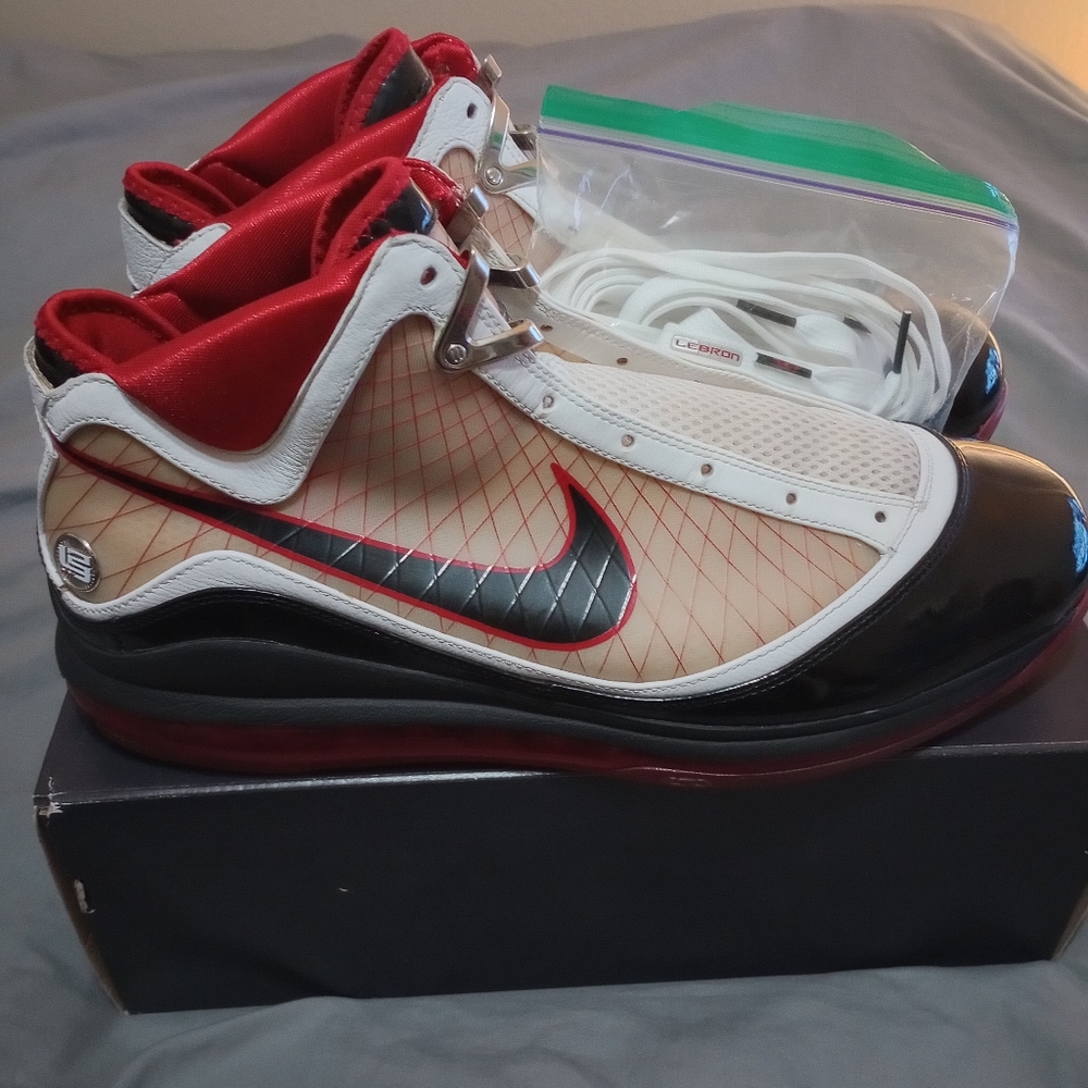 Nike Lebron James varsity red size 13
